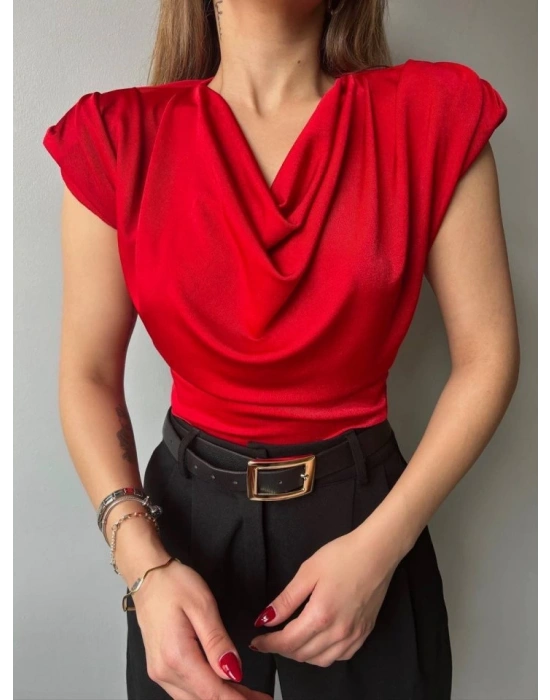 Kadın V Yaka Vatka Detay Kolsuz Dökümlü Bluz