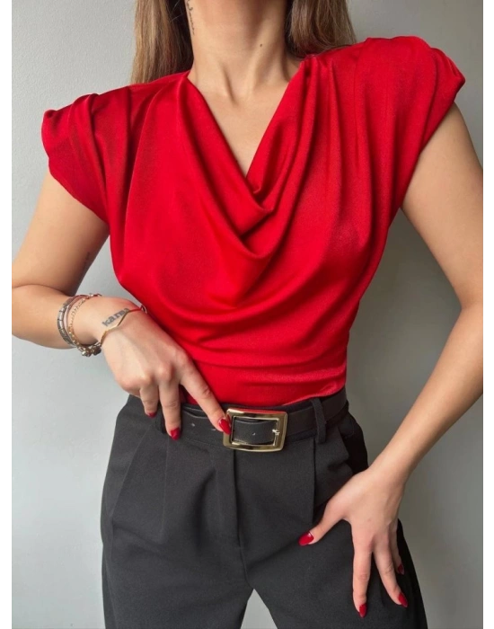 Kadın V Yaka Vatka Detay Kolsuz Dökümlü Bluz