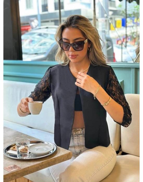 Kadın Yarım Dantel Kollu önü Açık Kısa Atlas Ceket