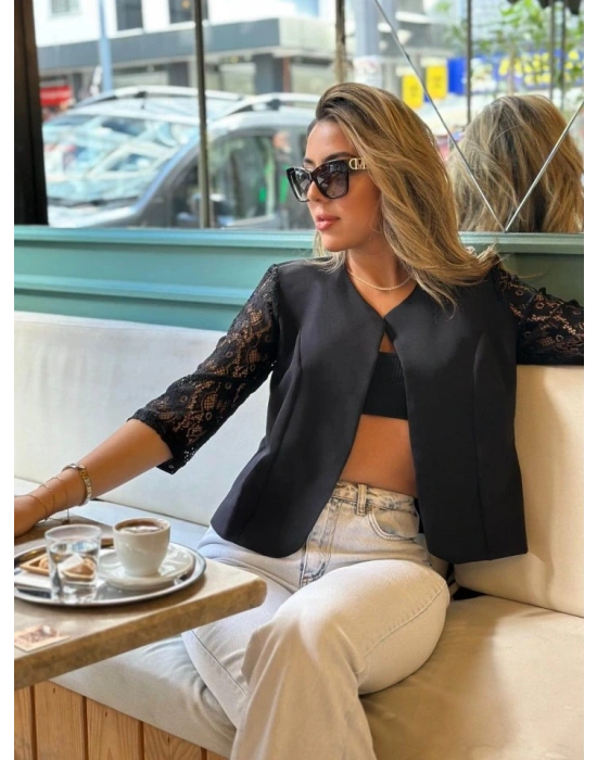 Kadın Yarım Dantel Kollu önü Açık Kısa Atlas Ceket