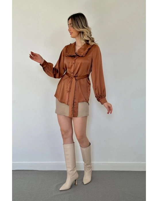 Kahverengi Yakası Fırfırlı Kuşaklı Saten Gömlek