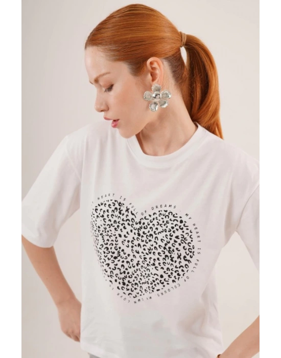 Kalp Baskılı Crop Beyaz Tişört