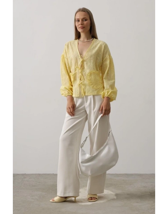 Kalp Detaylı Bağlamalı Brode Bluz  arı