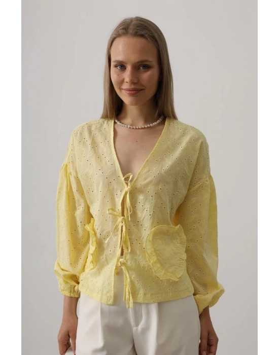 Kalp Detaylı Bağlamalı Brode Bluz  arı