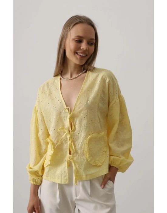 Kalp Detaylı Bağlamalı Brode Bluz  arı