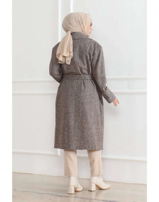 Kaşe Kaban – Uzun Boy Kruvaze Yaka Kuşaklı Tesettür Kaşe Kışlık Kaban, Astarlı Şık Yünlü Dokuma Oversize Rahat Kalıp Cepli Düğmeli odern Kap odeli  Vizon