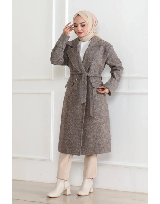 Kaşe Kaban – Uzun Boy Kruvaze Yaka Kuşaklı Tesettür Kaşe Kışlık Kaban, Astarlı Şık Yünlü Dokuma Oversize Rahat Kalıp Cepli Düğmeli odern Kap odeli  Vizon