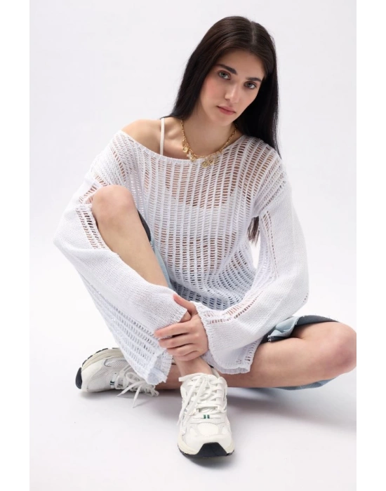 Kayık Yaka Ajurlu Bluz