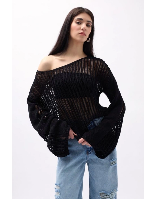 Kayık Yaka Ajurlu Bluz