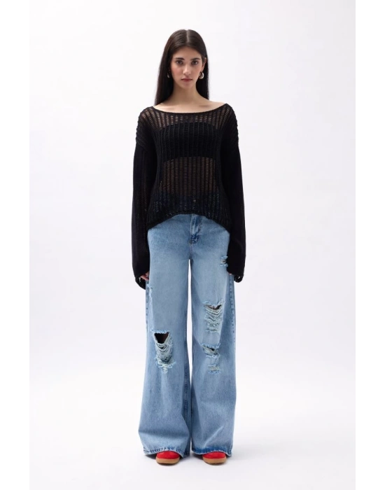 Kayık Yaka Ajurlu Bluz