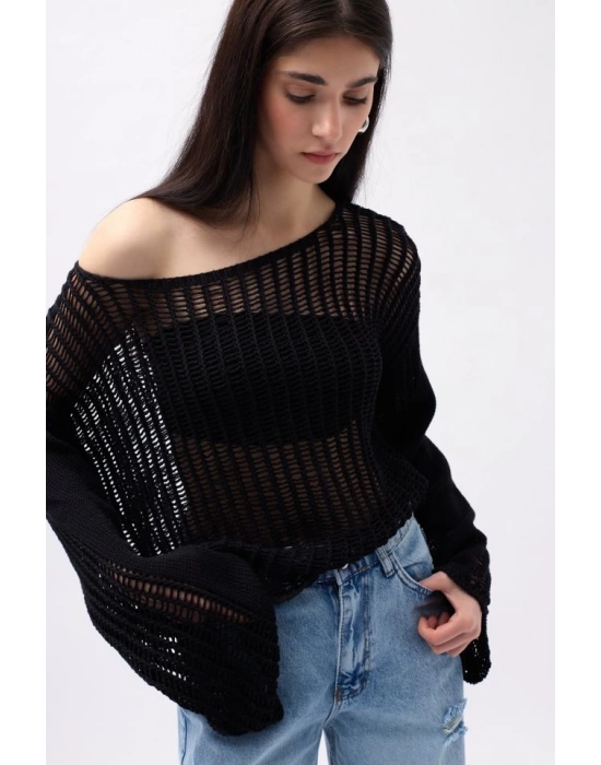 Kayık Yaka Ajurlu Bluz