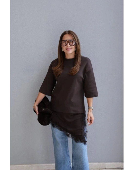 Kısa Kollu Asimetrik Kesim Dantel Güpür Detay Bluz