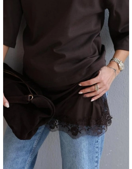 Kısa Kollu Asimetrik Kesim Dantel Güpür Detay Bluz