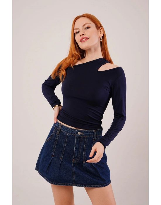Omuz Dekolte Detaylı Lacivert Bluz