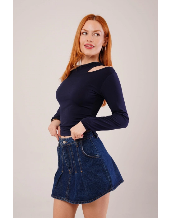 Omuz Dekolte Detaylı Lacivert Bluz