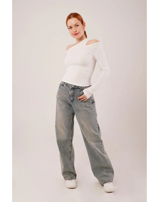 Omuz Dekolte Detaylı Beyaz Bluz