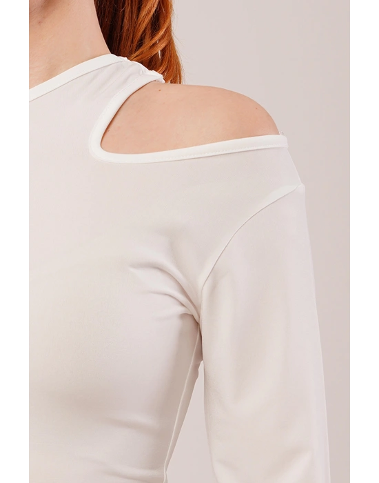 Omuz Dekolte Detaylı Beyaz Bluz