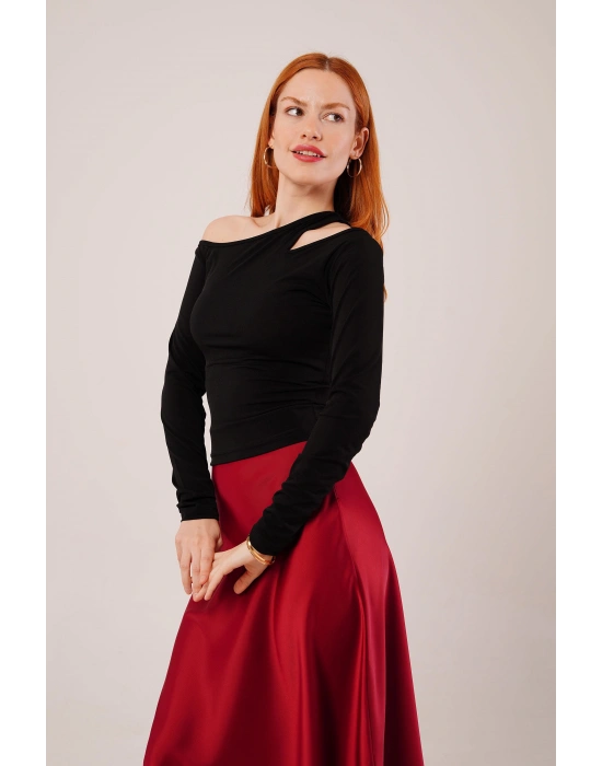 Omuz Dekolte Detaylı iyah Bluz