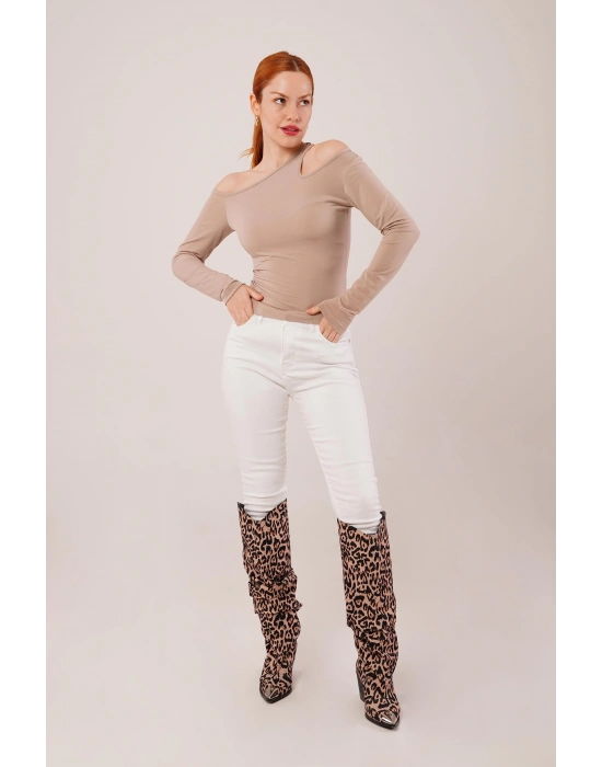 Omuz Dekolte Detaylı Krem Bluz