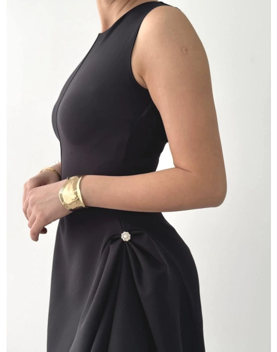 More İnci Detaylı Elbise