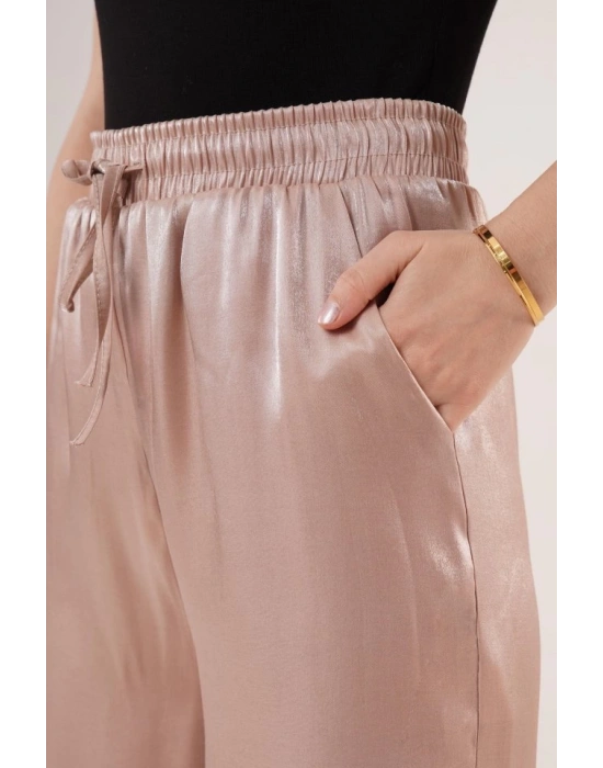 Parlak Görünümlü Cepli Bej Bol Paça Pantolon