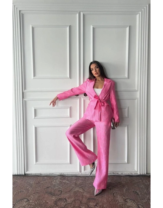Pembe Beli Kuşaklı Ceket Ve Pantolon Parlak Takım