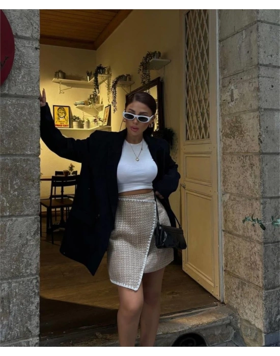 ŞANELKAPAKLI ÇOBAN DİKİŞ DETAYLI KIA ETEK  Bej