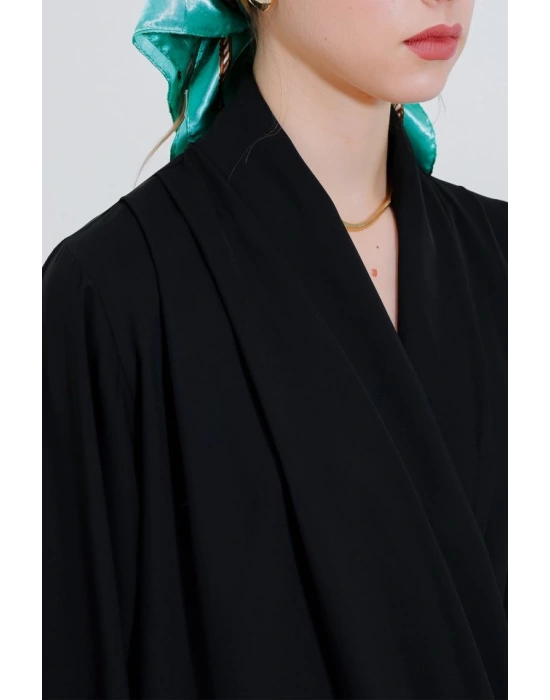 Siyah Kruvaze Yaka Dökümlü Saten Bluz 0492