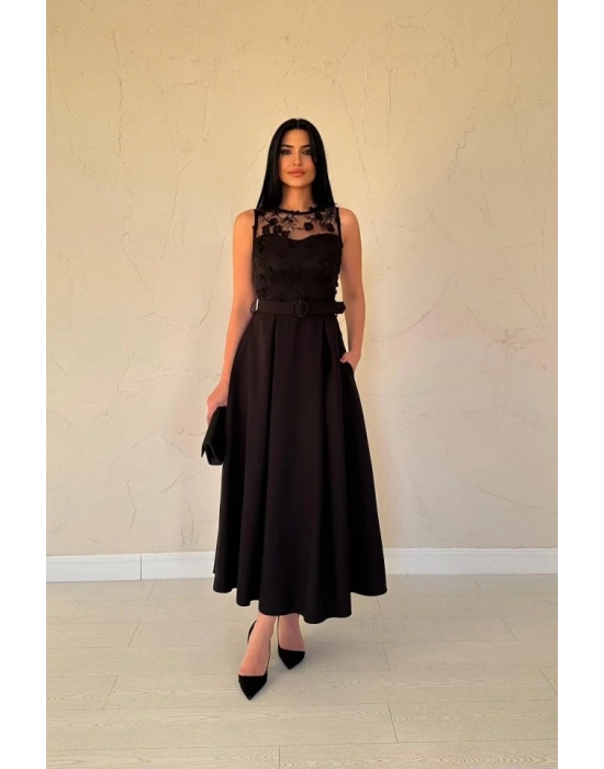 Siyah Önü Dantel Detaylı Kemerli Elbise