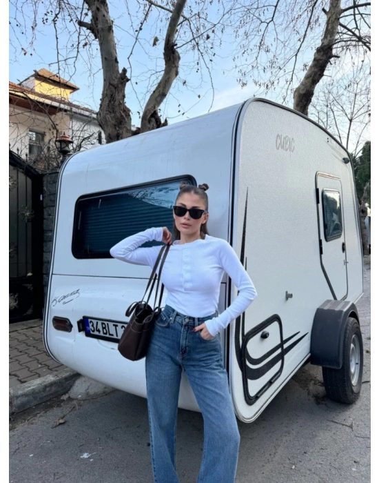 Uzun Patlı 6 Düğme Detaylı Uzun Kollu Crop Badi  Beyaz