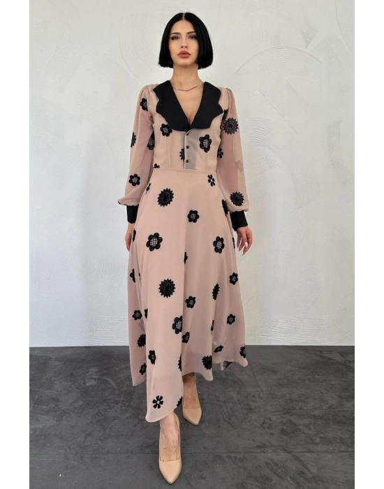 Vizon Yaka Nakışlı Elbise