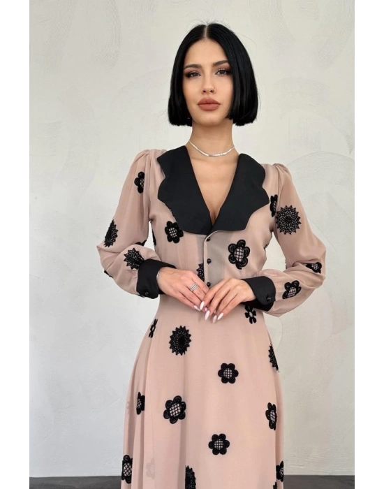 Vizon Yaka Nakışlı Elbise