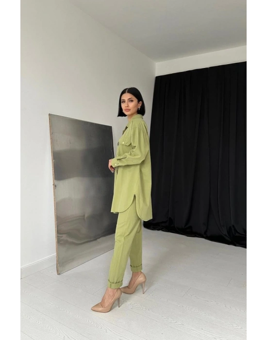 Yeşil Gömlek Ve Çıtçıtlı Pantolon Takım