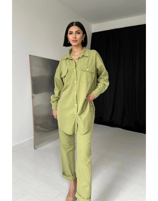 Yeşil Gömlek Ve Çıtçıtlı Pantolon Takım