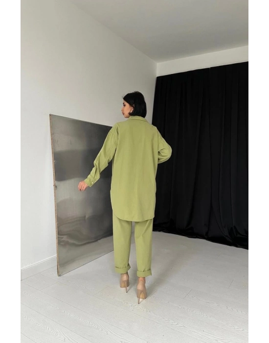 Yeşil Gömlek Ve Çıtçıtlı Pantolon Takım