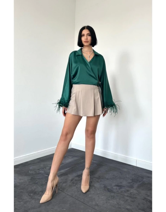 Zümrüt Kolları Tüylü Saten Crop