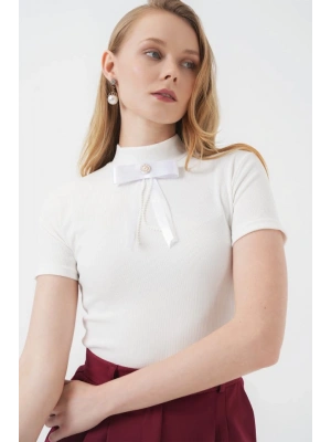 926 Yaka Detaylı Kısa Kol Bluz  Beyaz