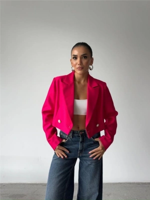 ARKAI İNCİ DÜĞME DETAYLI CROP CEKET  Fuşya