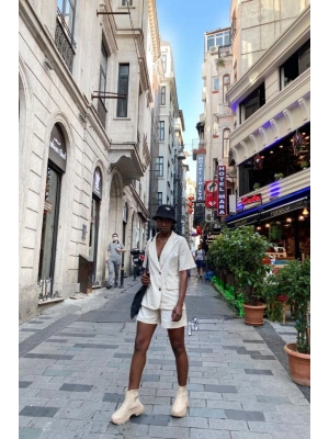 Bej Ceket Ve Şort Takım