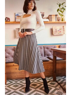 Beli astikli Kazayağı Desen Süet Scuba Etek.