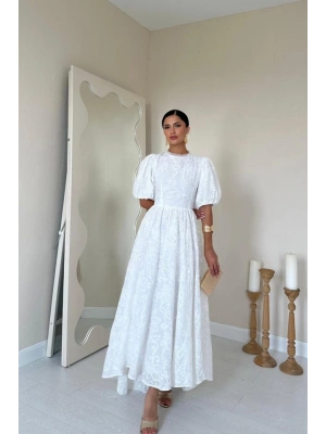 Beyaz Arkası Bağlamalı Brode Elbise