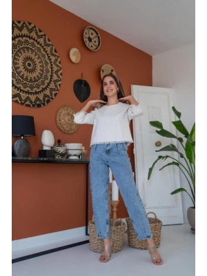 Beyaz Püskül Detaylı Bluz