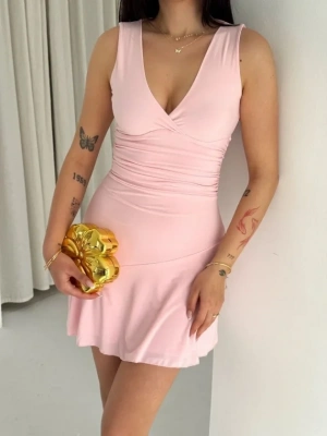 Derin V Yaka ırt Dekolteli ini Elbise Drapeli Şık Kolsuz  Pembe