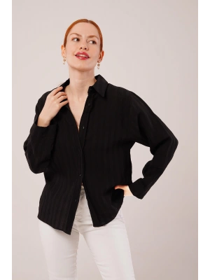 Düğmeli Ve Çizgi Detaylı iyah Gömlek