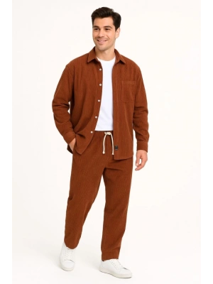 Erkek Kadife Oversize Takım – Gömlek Ve Pantolon İkili et Füme Corduroy Şıklığı, Rahat Ve Zarif Duruş Yumuşak Dokulu Kadife Kumaş, Düğmeli Gömlek Üst Ve astikli Pantolon Alt Parça Ile Gün Boyu Konfor Kiremit