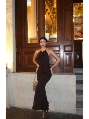 Kadın Aksesuarlı Halter Yaka ırt Dekolte Detay axi Boy Elbise