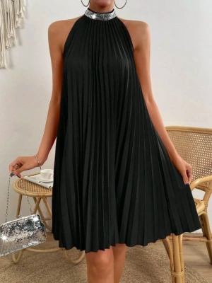 Kadın Balıkçı Yaka Omuzlardan Açık Pılelı Kısa Janjan Krep Elbise