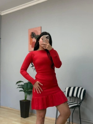 Kadın Bisiklet Yaka Uzun Kol Etek Ucu Fırfırlı Triko (polyenit) Mini Boy Elbise