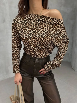 Kadın Leopar Desenli Düşük Omuzlu Bluz