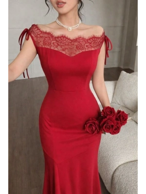 Kadın Göğüs Ve Yakası Dantel Detaylı Kayık Yaka Görünümlü Uzun Ithal Krep Elbise